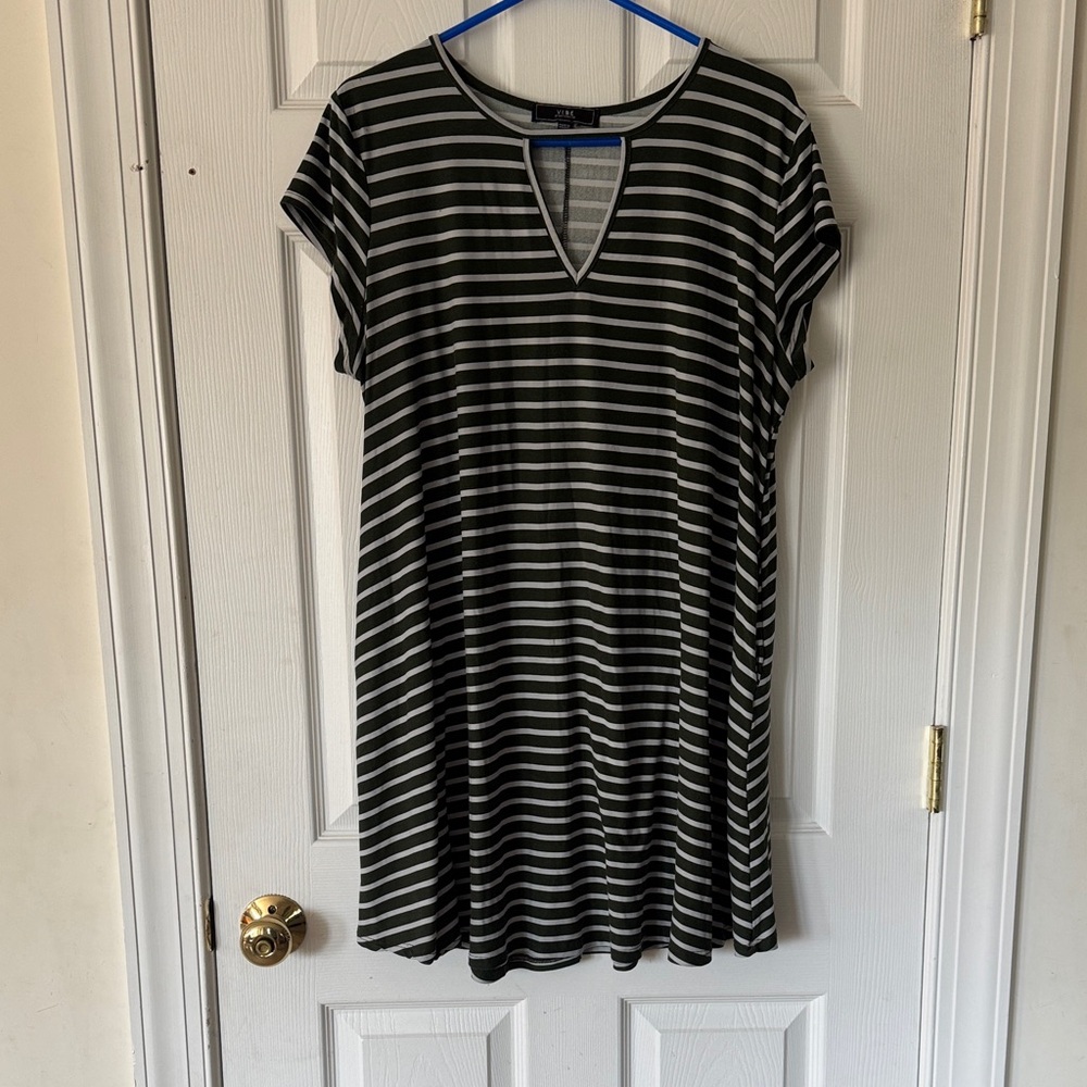 VIBE Dark Green and White Sport Dress with Pockets!! - Like NEW - size 1X